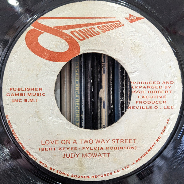 Judy Mowatt / Franklyn "Bubbler" Waul : Love On A Two Way Street (7")