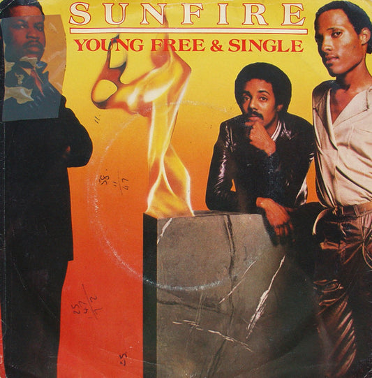 Sunfire (2) : Young, Free & Single (7", Single, Sol)